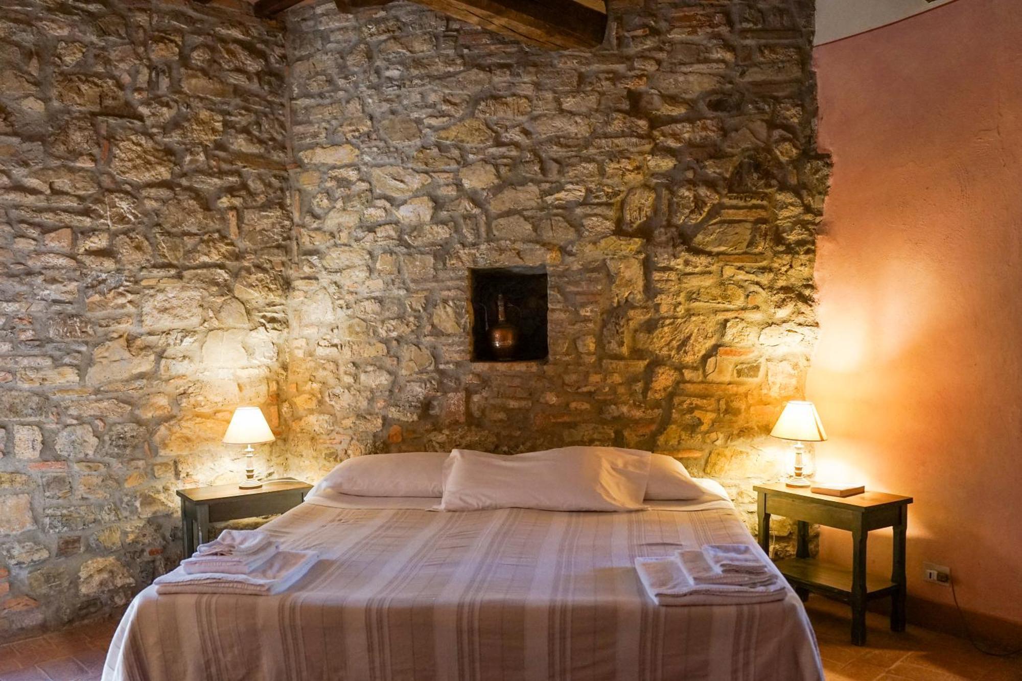 Borgo Di Camporsevoli Villa Buitenkant foto